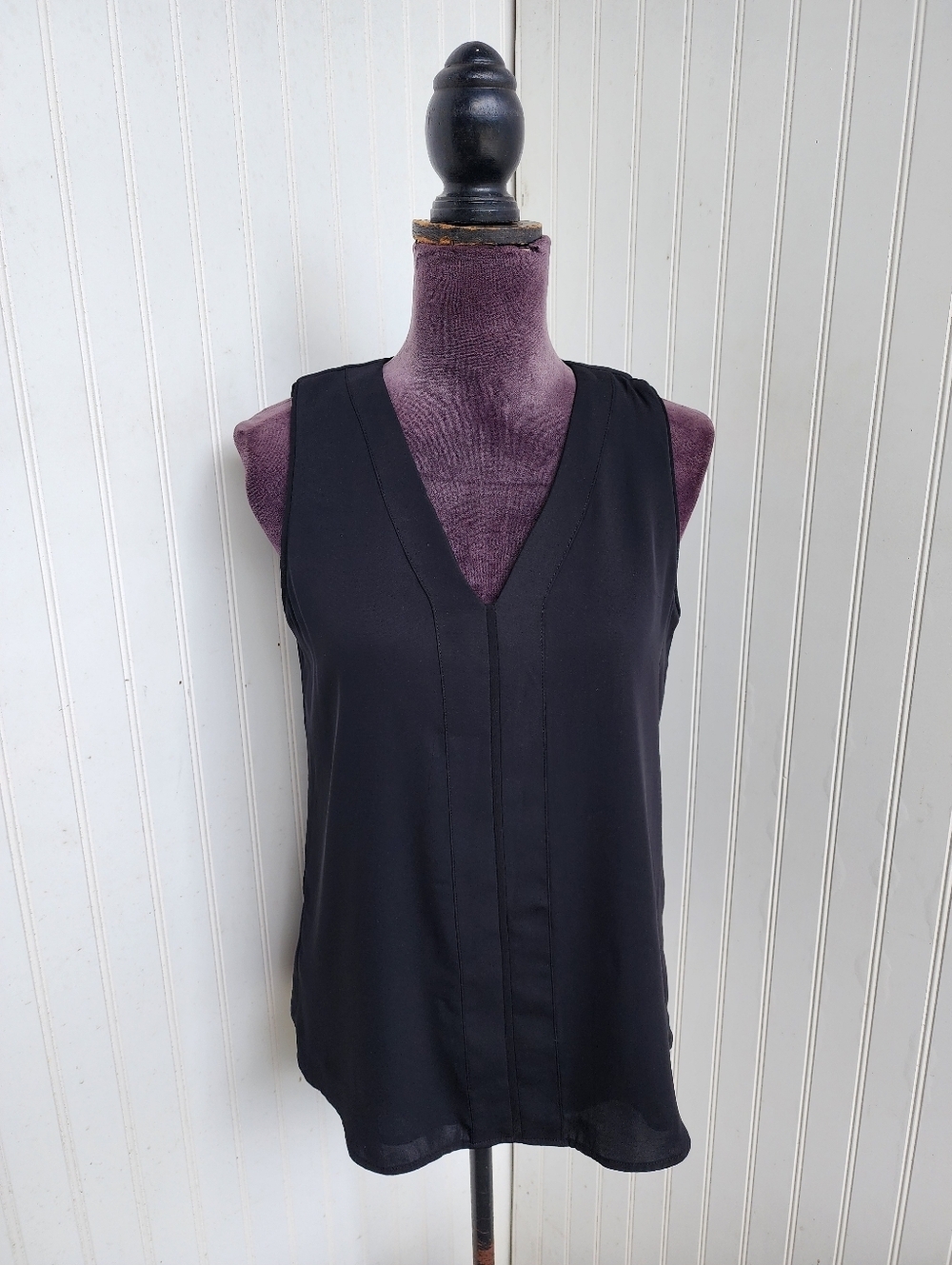 White House Black Market WHBM Sleveless black Tank Top Modern Simple Sz 4